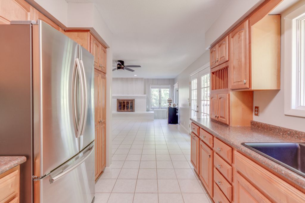 Image 20 of property listing at 412 Jay Drive, Mt Vernon, IL 62864