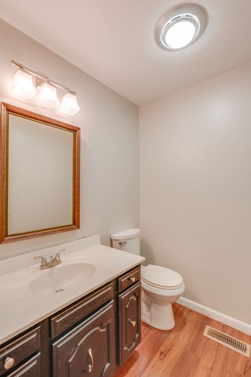 Image 21 of property listing at 412 Jay Drive, Mt Vernon, IL 62864