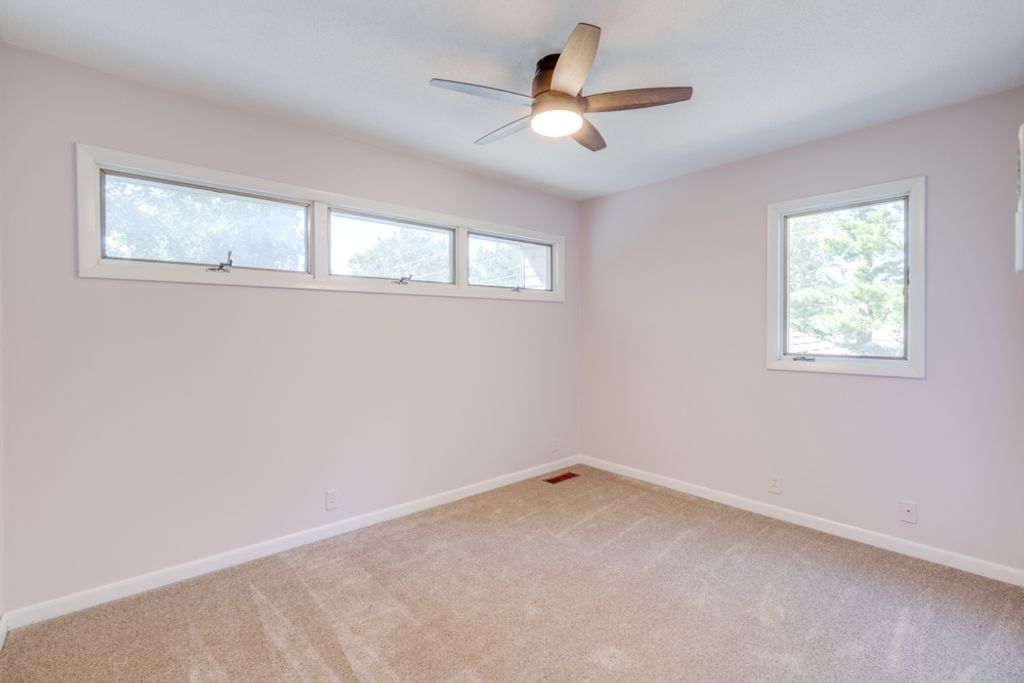 Image 23 of property listing at 412 Jay Drive, Mt Vernon, IL 62864