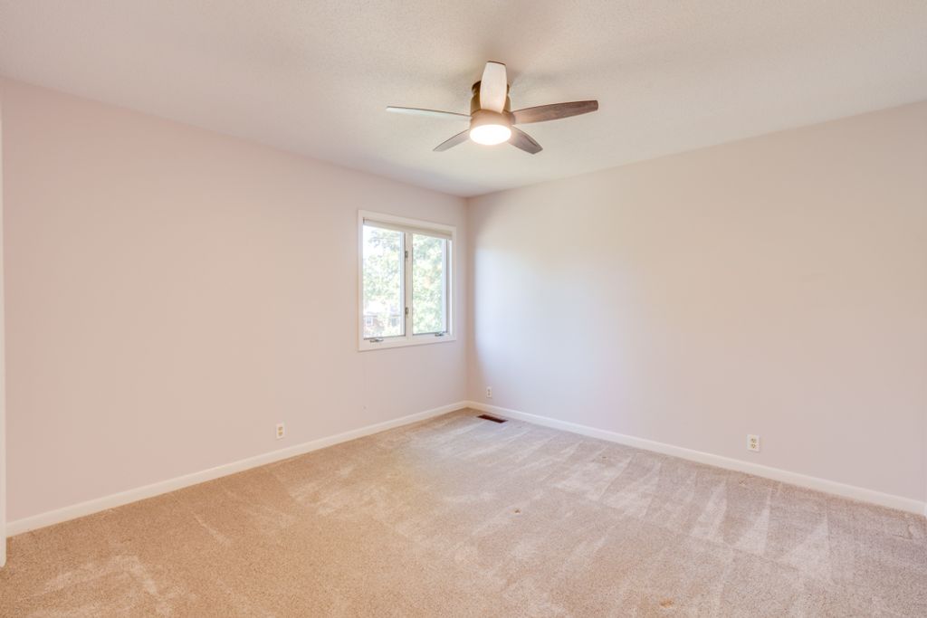 Image 25 of property listing at 412 Jay Drive, Mt Vernon, IL 62864