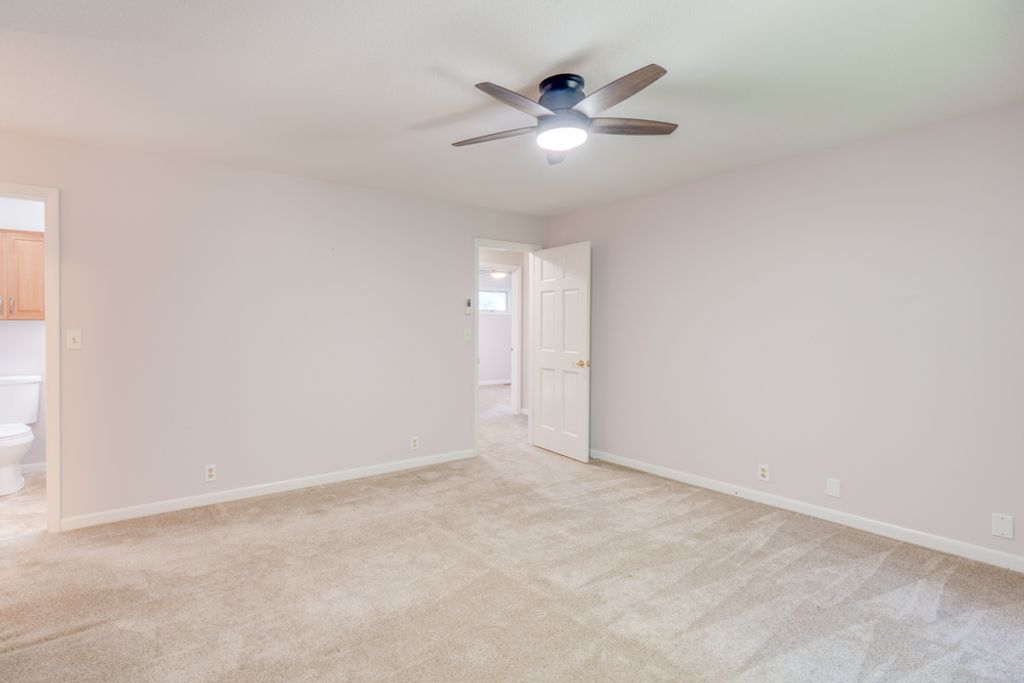 Image 29 of property listing at 412 Jay Drive, Mt Vernon, IL 62864