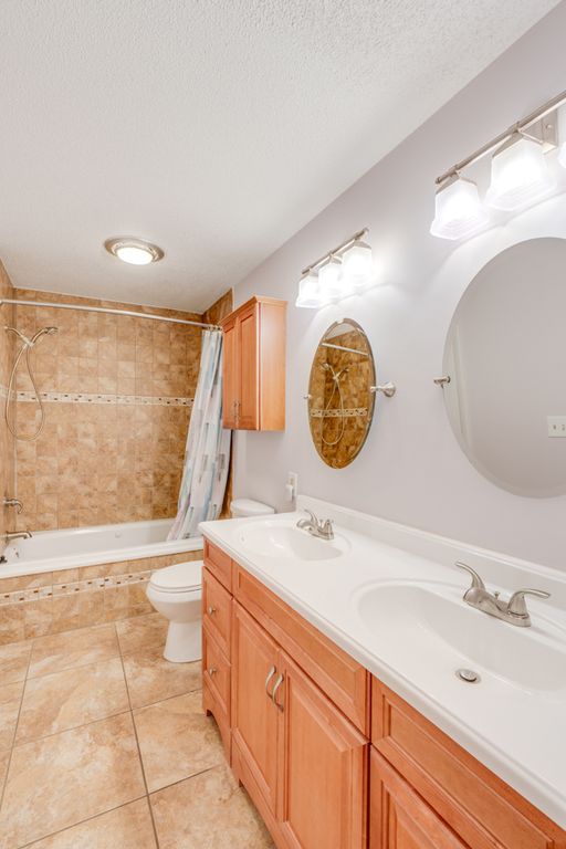 Image 33 of property listing at 412 Jay Drive, Mt Vernon, IL 62864