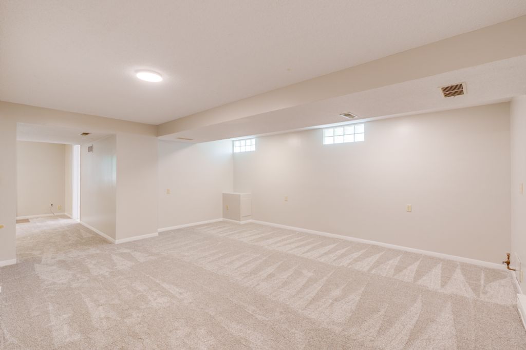 Image 34 of property listing at 412 Jay Drive, Mt Vernon, IL 62864