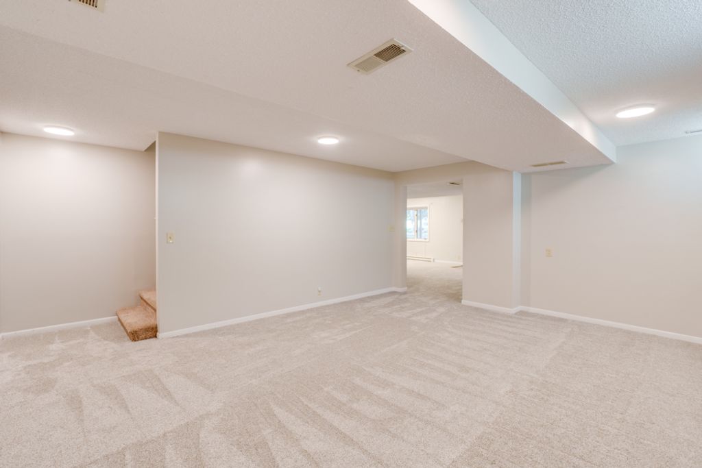 Image 35 of property listing at 412 Jay Drive, Mt Vernon, IL 62864