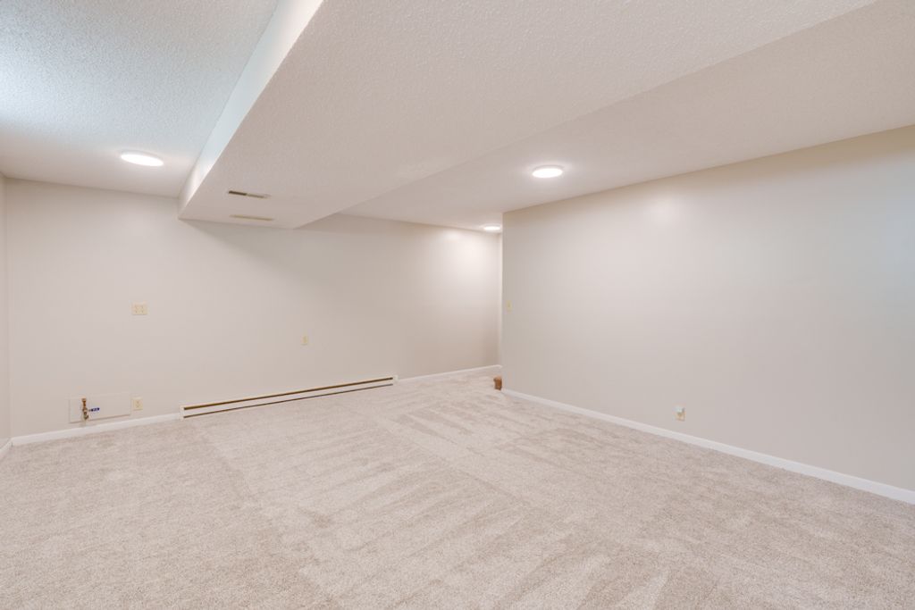 Image 36 of property listing at 412 Jay Drive, Mt Vernon, IL 62864