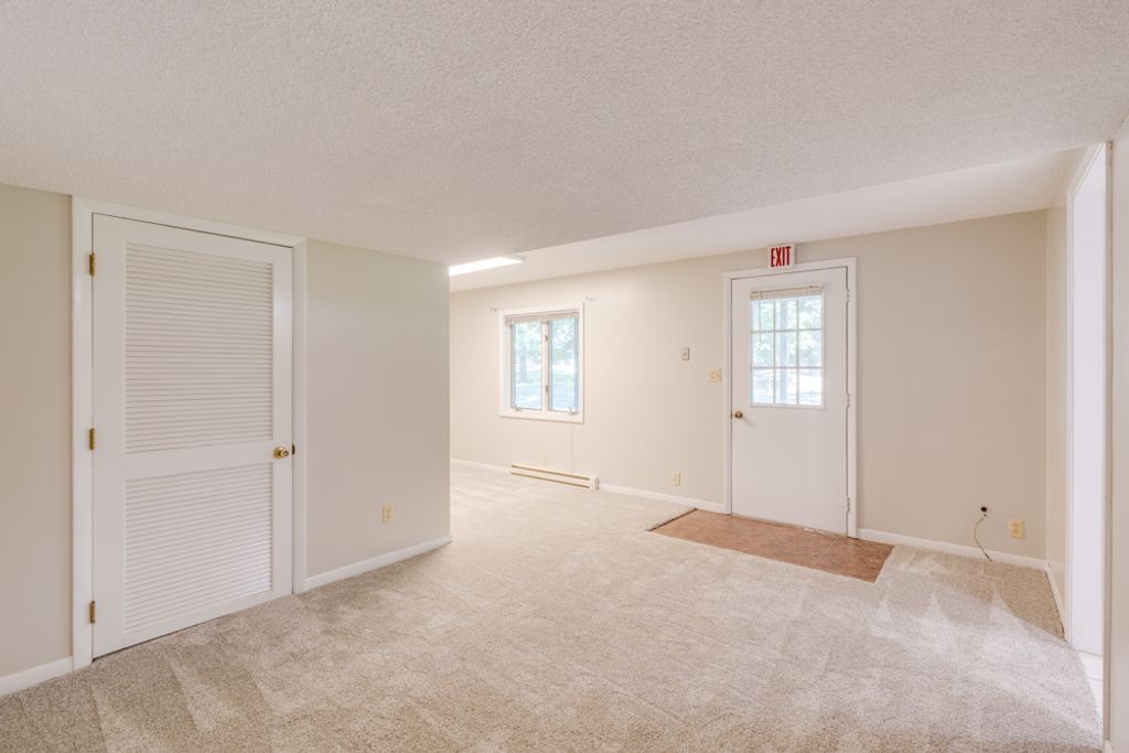 Image 37 of property listing at 412 Jay Drive, Mt Vernon, IL 62864