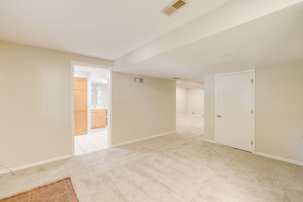 Image 39 of property listing at 412 Jay Drive, Mt Vernon, IL 62864