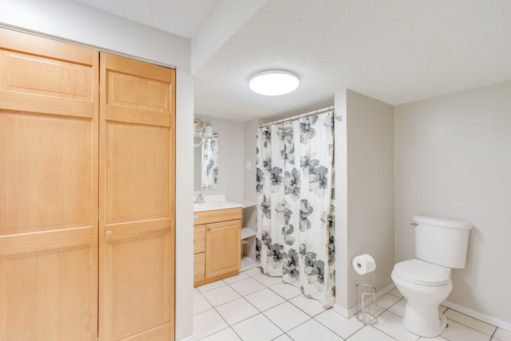 Image 40 of property listing at 412 Jay Drive, Mt Vernon, IL 62864
