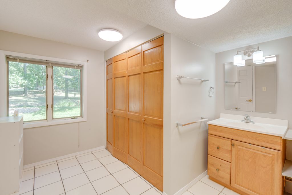 Image 43 of property listing at 412 Jay Drive, Mt Vernon, IL 62864