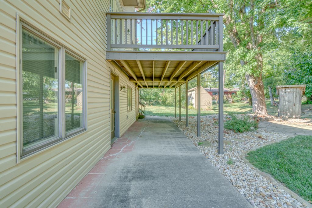 Image 54 of property listing at 412 Jay Drive, Mt Vernon, IL 62864