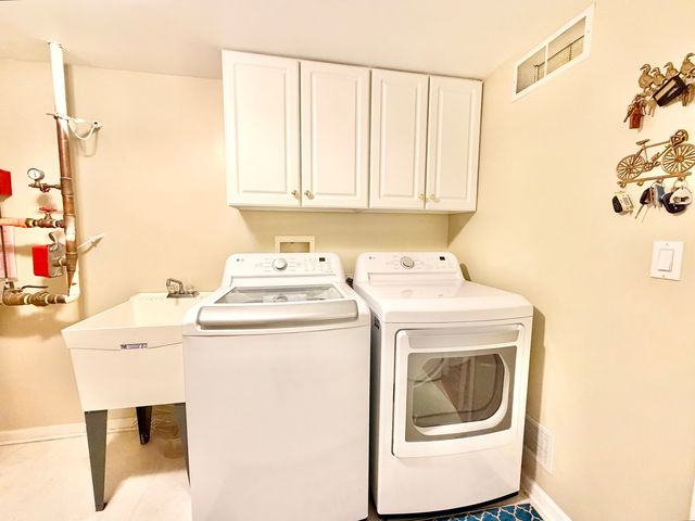 2820 N GREENWOOD Avenue, Arlington Heights, IL 60004