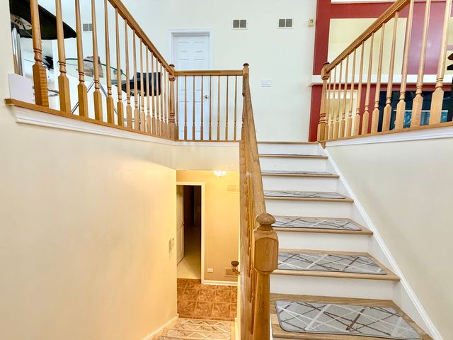 2820 N GREENWOOD Avenue, Arlington Heights, IL 60004
