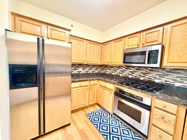 2820 N GREENWOOD Avenue, Arlington Heights, IL 60004