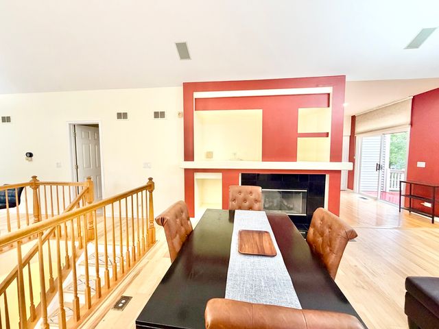 2820 N GREENWOOD Avenue, Arlington Heights, IL 60004