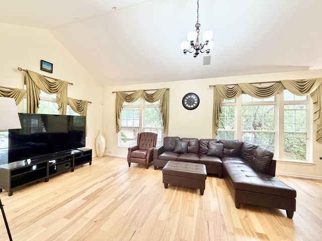 2820 N GREENWOOD Avenue, Arlington Heights, IL 60004