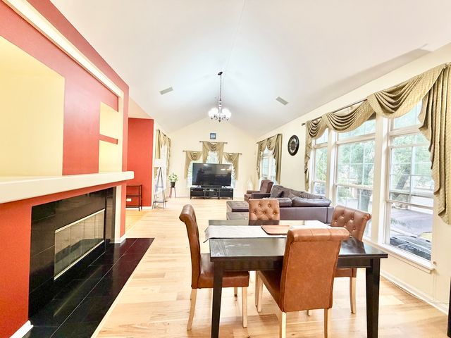 2820 N GREENWOOD Avenue, Arlington Heights, IL 60004
