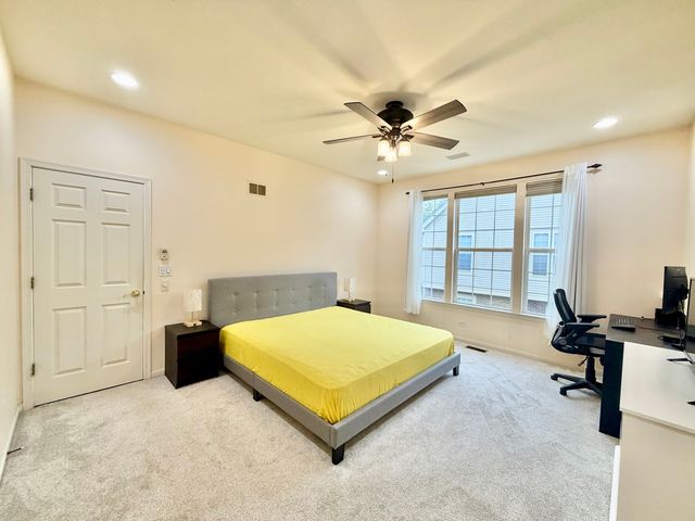2820 N GREENWOOD Avenue, Arlington Heights, IL 60004