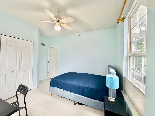 2820 N GREENWOOD Avenue, Arlington Heights, IL 60004
