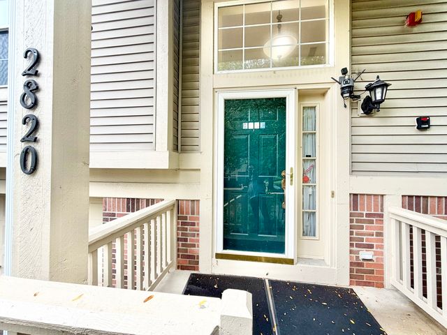 2820 N GREENWOOD Avenue, Arlington Heights, IL 60004
