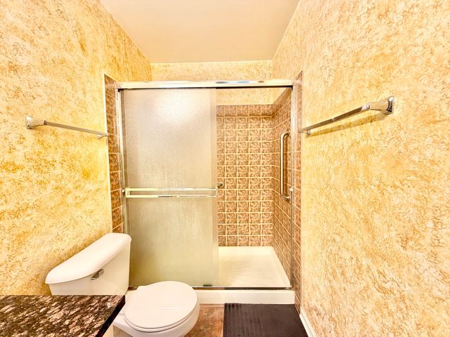 2820 N GREENWOOD Avenue, Arlington Heights, IL 60004