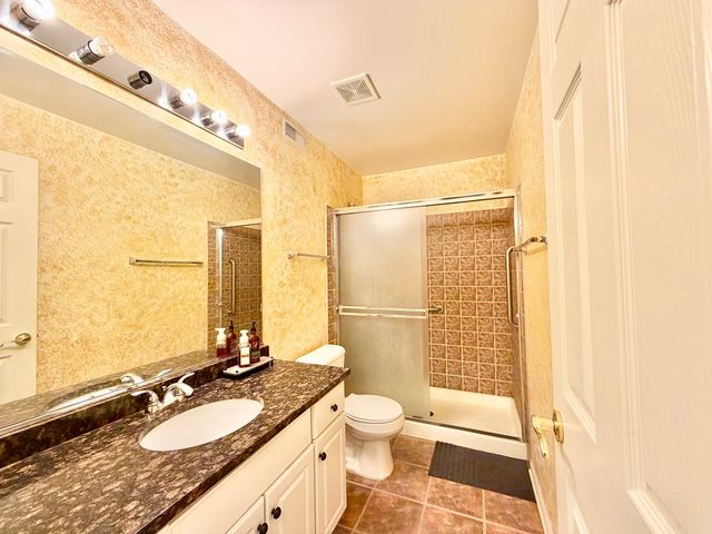2820 N GREENWOOD Avenue, Arlington Heights, IL 60004