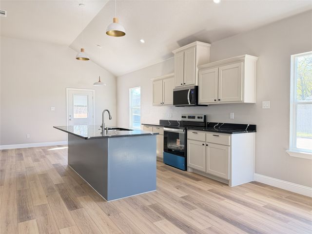 2225 College Street, Greenville, TX 75407