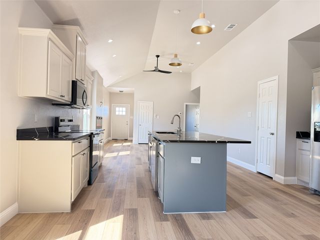 2225 College Street, Greenville, TX 75407