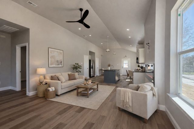 2225 College Street, Greenville, TX 75407