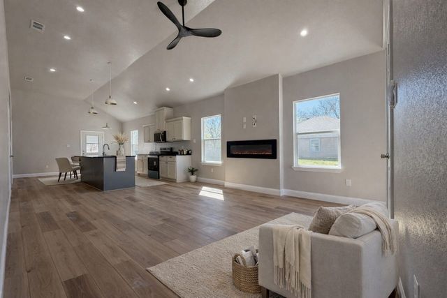 2225 College Street, Greenville, TX 75407