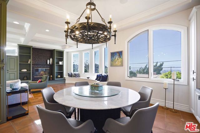 10940 Terryview Drive, Studio City (los Angeles), CA 91604