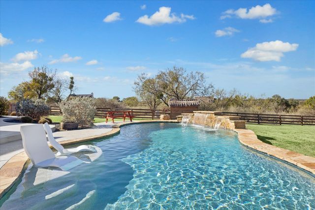 100 Cross TRL, Spicewood, TX 78669