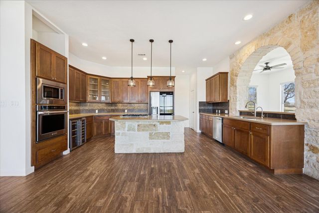 100 Cross TRL, Spicewood, TX 78669