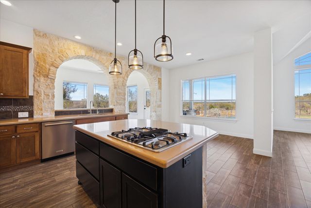 100 Cross TRL, Spicewood, TX 78669