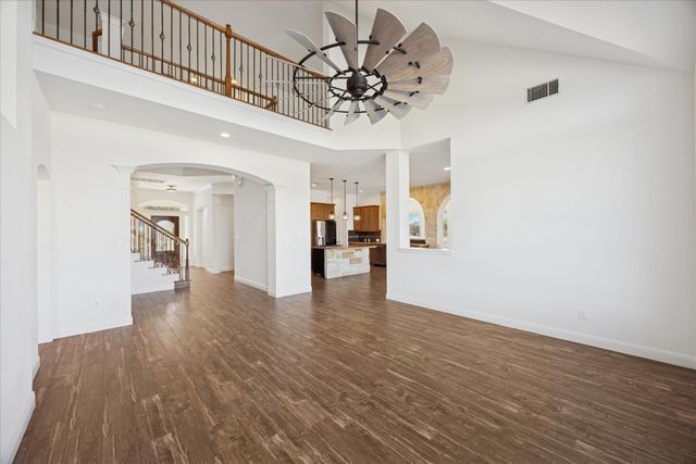 100 Cross TRL, Spicewood, TX 78669