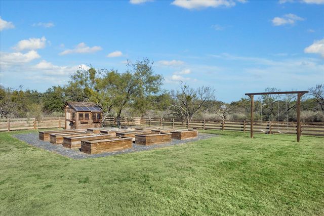 100 Cross TRL, Spicewood, TX 78669