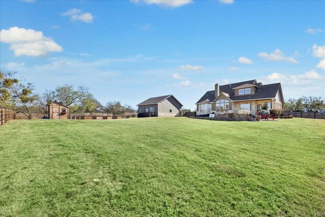 100 Cross TRL, Spicewood, TX 78669