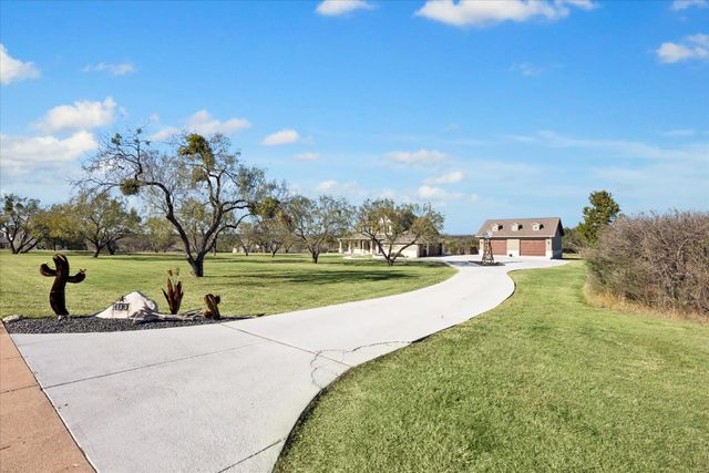 100 Cross TRL, Spicewood, TX 78669