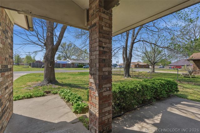 1204 SW 12th Place, Wagoner, OK 74467