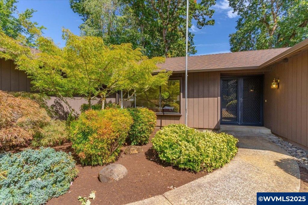 1706 Juneau St S, Salem, OR 97302