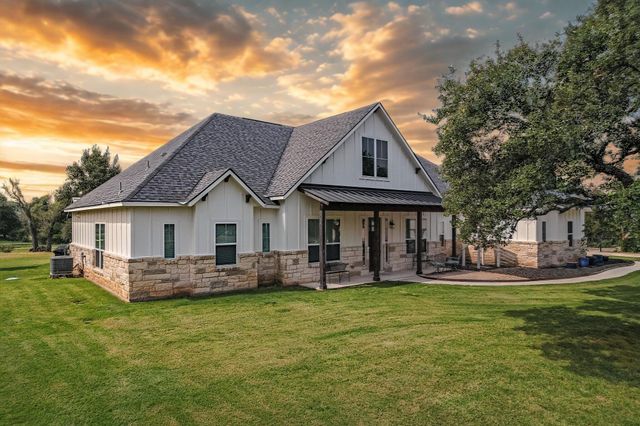 815 County Road 207, Liberty Hill, TX 78642
