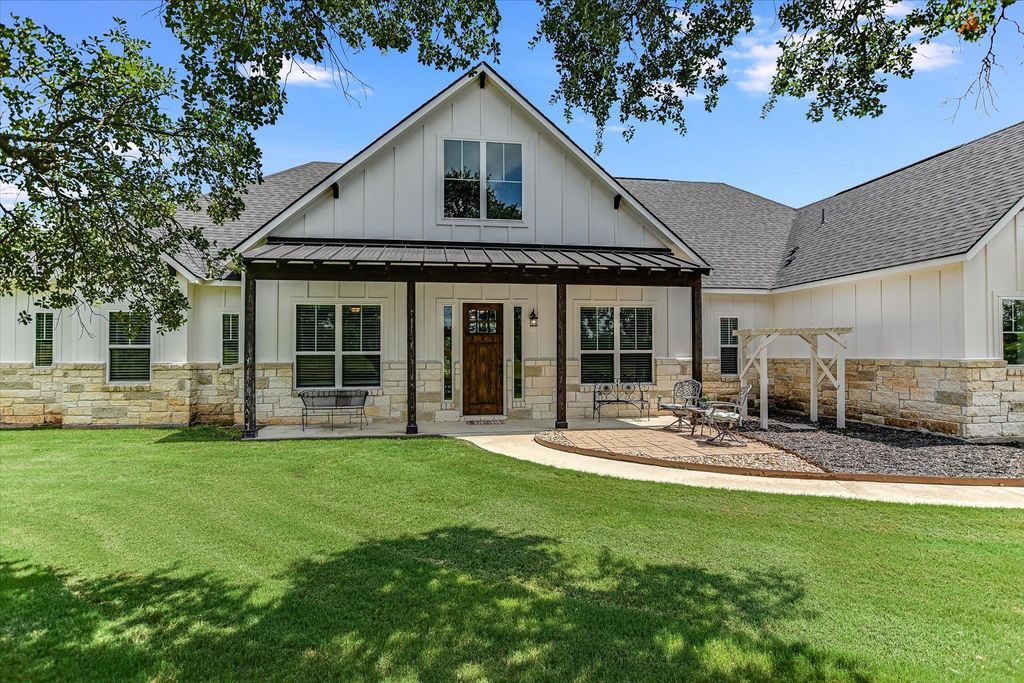 815 County Road 207, Liberty Hill, TX 78642