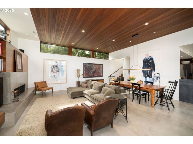 3961 Se BERKELEY Way, Portland, OR 97202