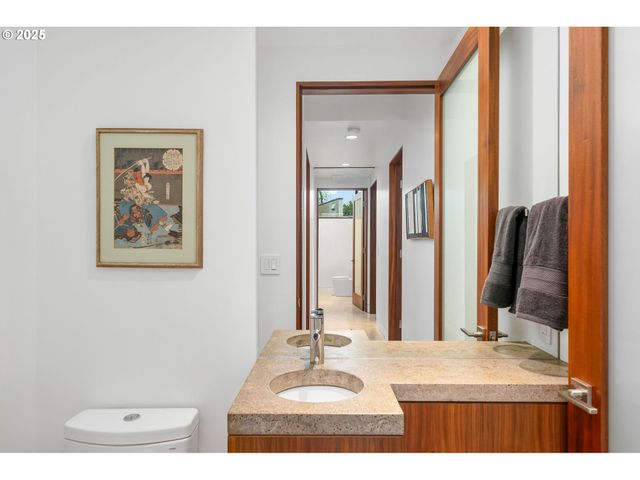 3961 Se BERKELEY Way, Portland, OR 97202