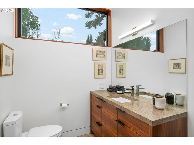 3961 Se BERKELEY Way, Portland, OR 97202