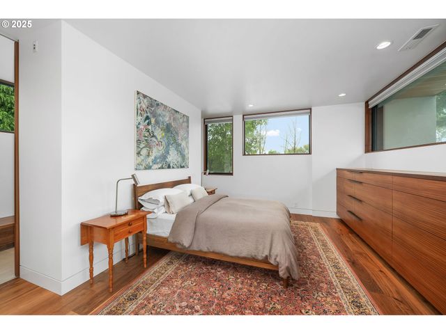 3961 Se BERKELEY Way, Portland, OR 97202