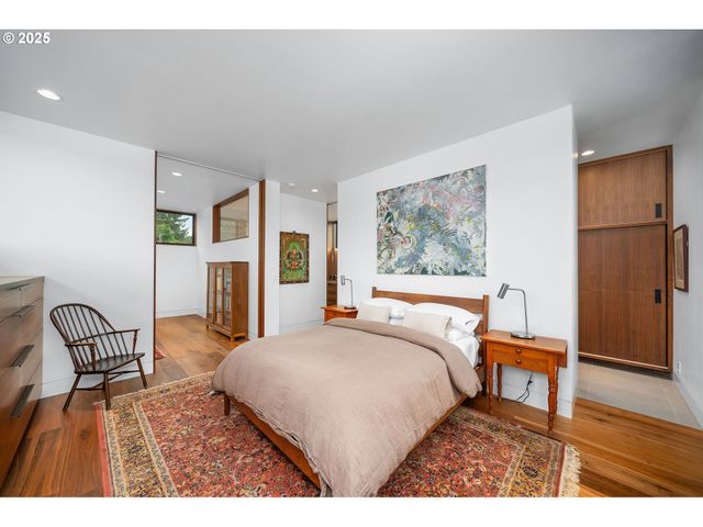 3961 Se BERKELEY Way, Portland, OR 97202