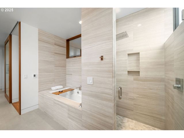 3961 Se BERKELEY Way, Portland, OR 97202