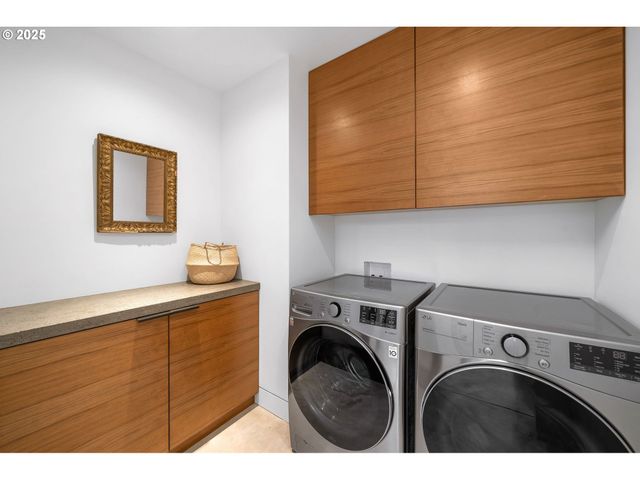 3961 Se BERKELEY Way, Portland, OR 97202