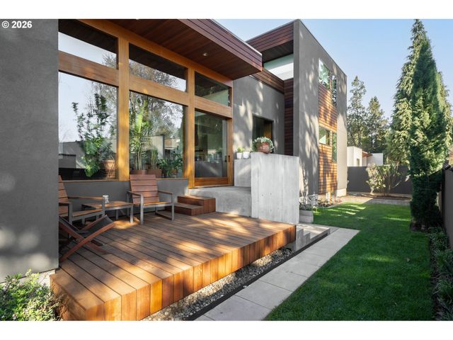 3961 Se BERKELEY Way, Portland, OR 97202