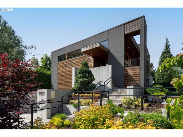 3961 Se BERKELEY Way, Portland, OR 97202